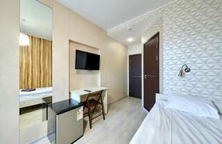 Гостиница Капитал Санкт-Петербург Стандартный Трехместный номер с собственной ванной комнатой-5