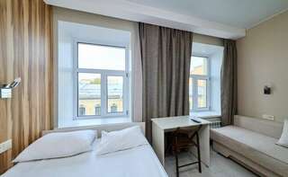 Гостиница Капитал Санкт-Петербург Стандартный четырехместный номер с собственной ванной комнатой-10