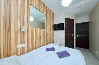 Гостиница Капитал Санкт-Петербург Стандартный Двухместный номер с двуспальной кроватью и собственной ванной комнатой-2